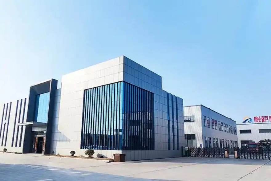 S16英雄联盟总决赛主舞台灯光与观众席全景